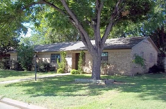 10Th, Brownwood, TX 76801 