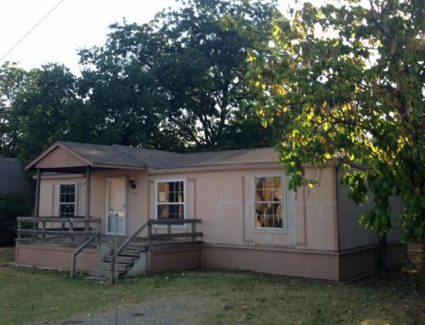 208 S Vine Street, Savoy, TX 75479 