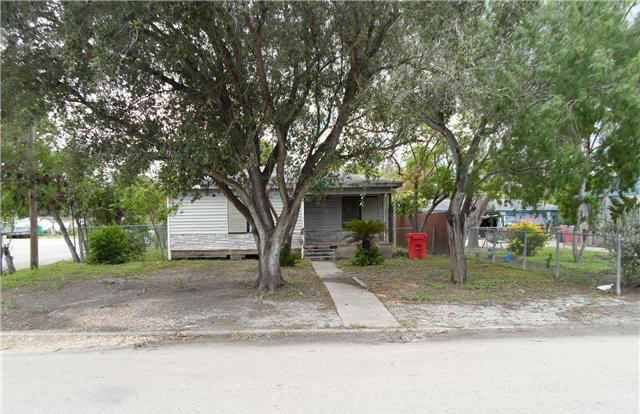 147 W Avenue F, Robstown, TX 78380 