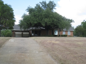 310 Crescent Dr, Grand Prairie, TX 75050 