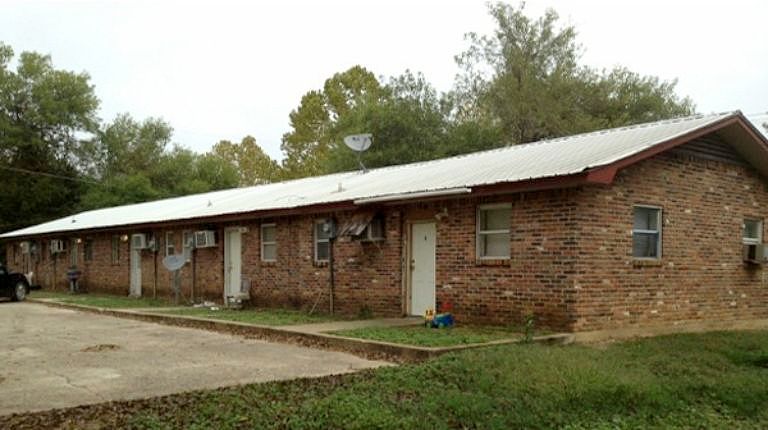 S Donoho St, Clarksville, TX 75426 