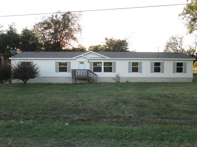 910 Pacific St E, Honey Grove, TX 75446 