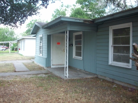 706 E Polk Avenue, Victoria, TX 77901 