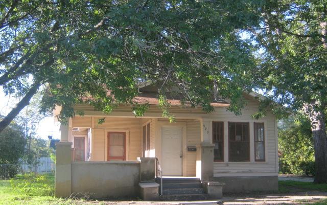 523 Bismark St, Seguin, TX 78155 