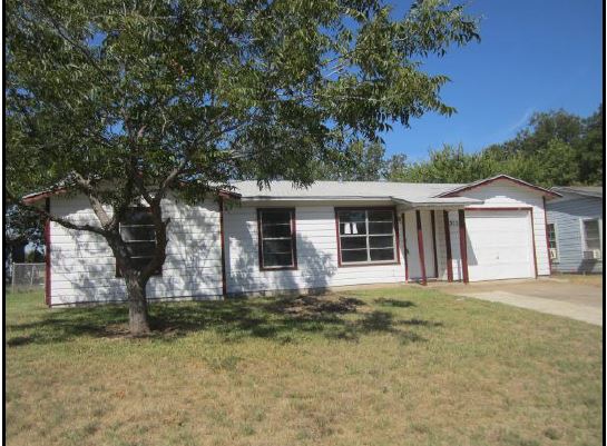 3553 Half Moon Drive, Fort Worth, TX 76111 