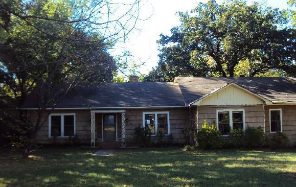 618 W Bullock St, Denison, TX 75020 