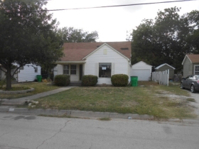 1017 Ritchey St, Gainesville, TX 76240 