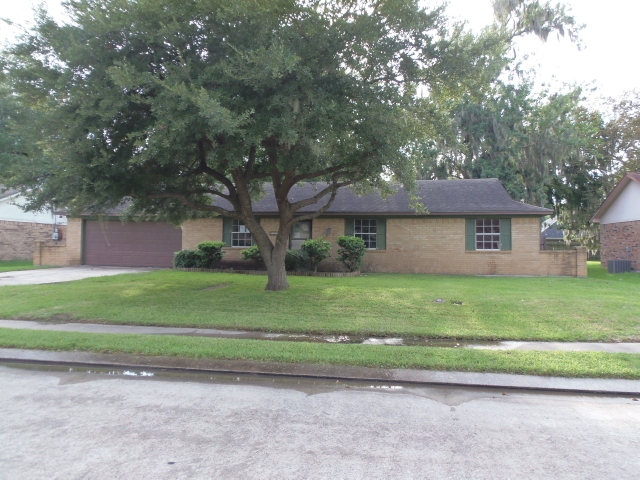 207 Larkspur Street, Lake Jackson, TX 77566 
