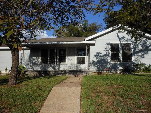 1703 Morgan St, Brenham, TX 77833 