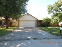 300 Blueleaf Drive, Arlington, TX 76018 