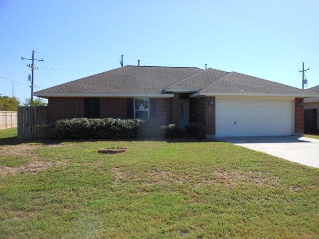 601 Mockingbird St, Navasota, TX 77868 