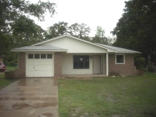 4521 Woodbend Dr, Bryan, TX 77803 