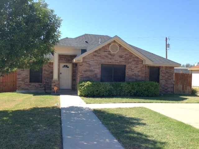 1707 Champion Circle, Eagle Pass, TX 78852 