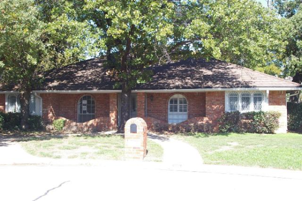 1723 Preston Hollow Ct, Arlington, TX 76012 