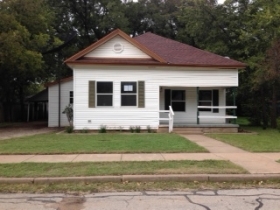 212 W Brown St, Cleburne, TX 76033 