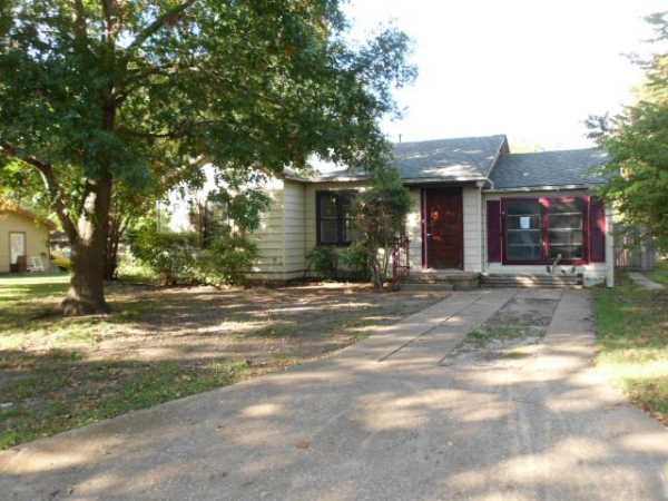 1112 S Throckmorton St, Sherman, TX 75090 