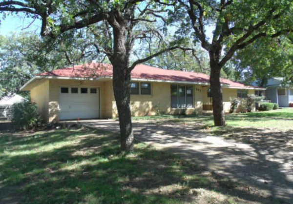 503 Decatur St, Bowie, TX 76230 