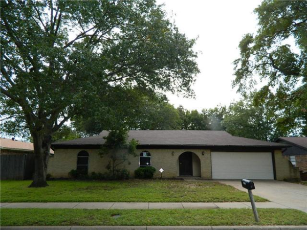 2112 Norfolk Dr, Arlington, TX 76015 