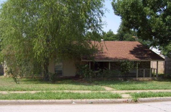 2427 Glacier St, Irving, TX 75062 