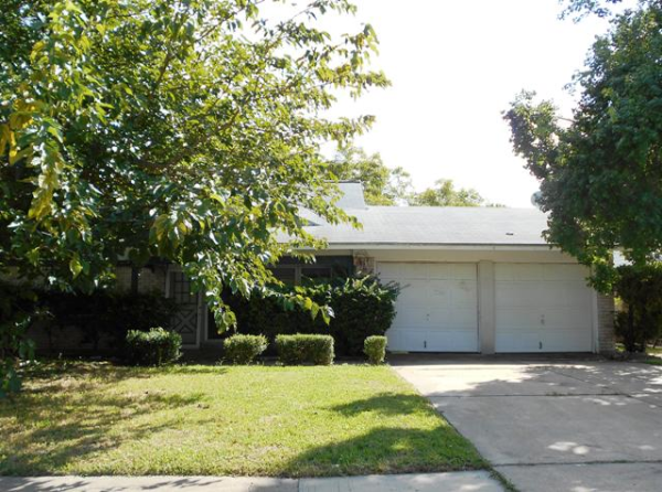 421 Forrest Hill Ln, Grand Prairie, TX 75052 