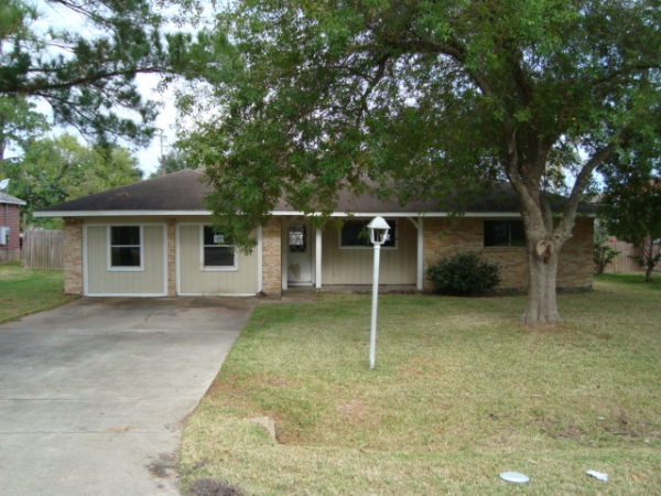 4909 31st St, Dickinson, TX 77539 