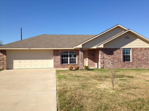 225 Broken Arrow Dr, Waco, TX 76705 