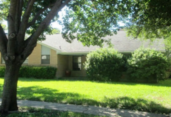 9950 Larchbrook Dr, Dallas, TX 75238 