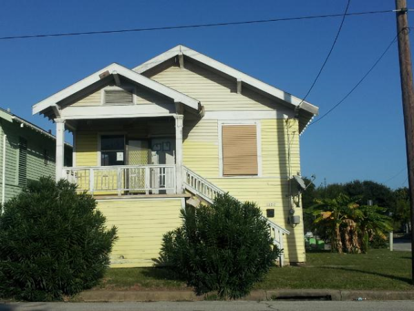 2124 35th St, Galveston, TX 77550 