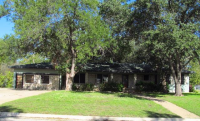 902 W 7th St, Taylor, TX 76574 