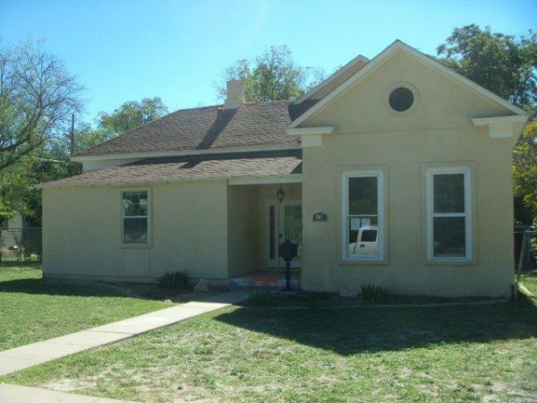 507 E Greenwood St, Del Rio, TX 78840 