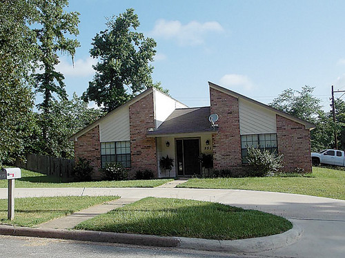 331 OAK LAWN, Huntsville, TX 77340 