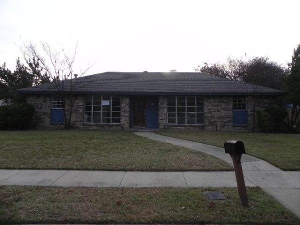301 Cannon Drive, Hurst, TX 76054 