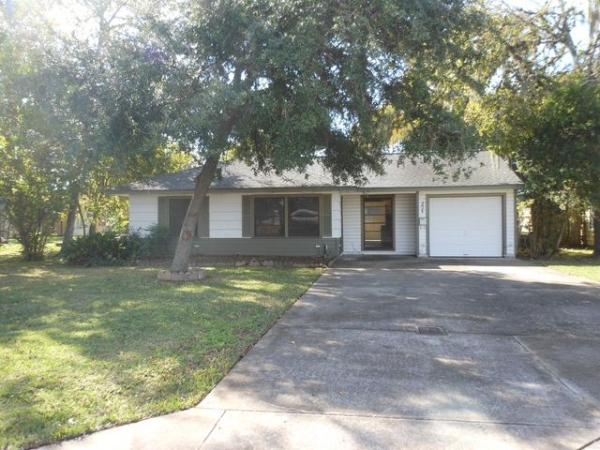 208 Acacia Street, Lake Jackson, TX 77566 