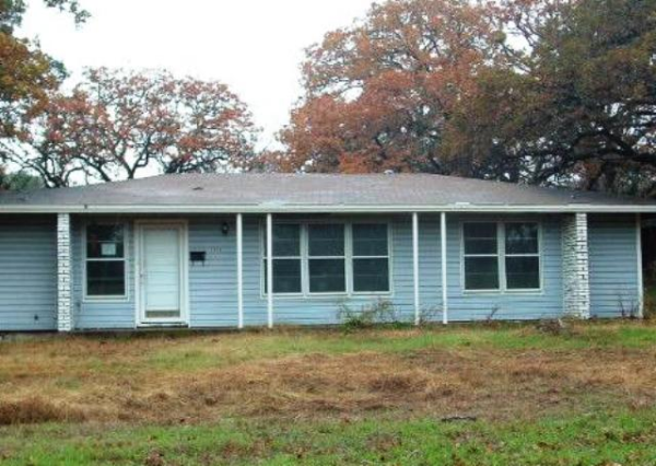 2208 Murray Avenue, Rockdale, TX 76567 
