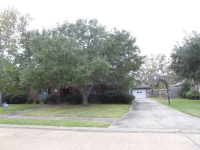221 Peppermint Dr, Lake Jackson, TX 77566 