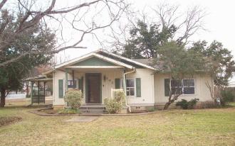 402 S Louisiana St, Grandview, TX 76050 