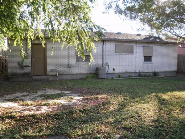 1905 Archdale Dr, Corpus Christi, TX 78416 