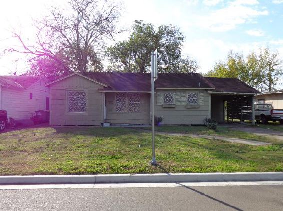 2305 E Red River St, Victoria, TX 77901 