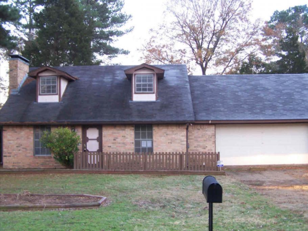 2700 Cedarcrest Dr, Marshall, TX 75672 