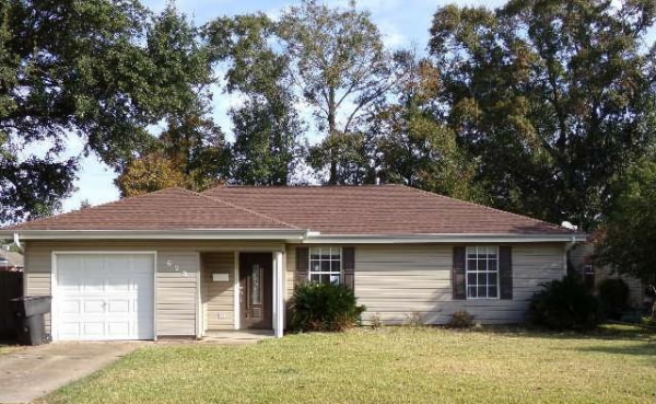 623 S 10th St, Nederland, TX 77627 