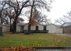 4821 Black Oak Ln, River Oaks, TX 76114 