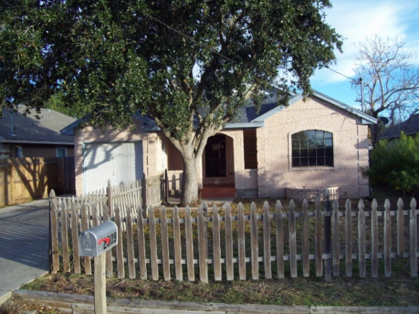 2009 Crestmont St, Corpus Christi, TX 78418 
