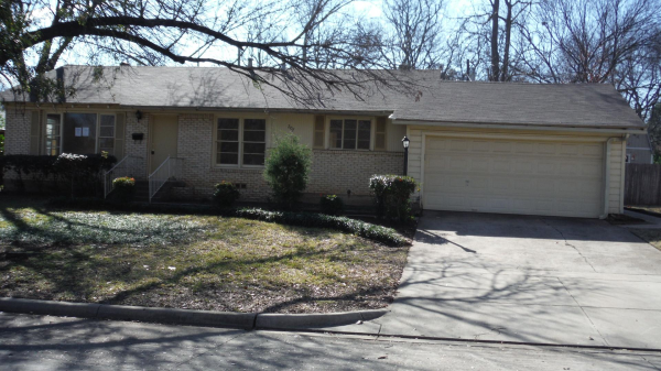 207 Varsity Circle, Arlington, TX 76013 