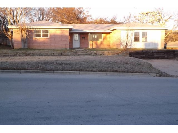 4913 Holiday Ln, N Richland Hills, TX 76180 
