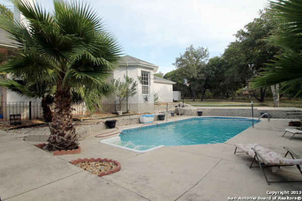 956 Willow Bend, Adkins, TX 78101 