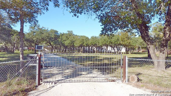 1215 MORNING GLORY LN, Adkins, TX 78101 