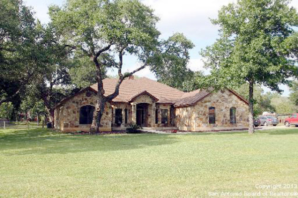 386 Rosewood Dr, La Vernia, TX 78121 