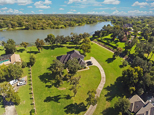 56 CHERRYWOOD CT, Lake Jackson, TX 77566 