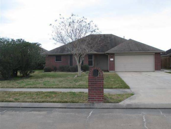 317 Green Isle Ave, Dickinson, TX 77539 
