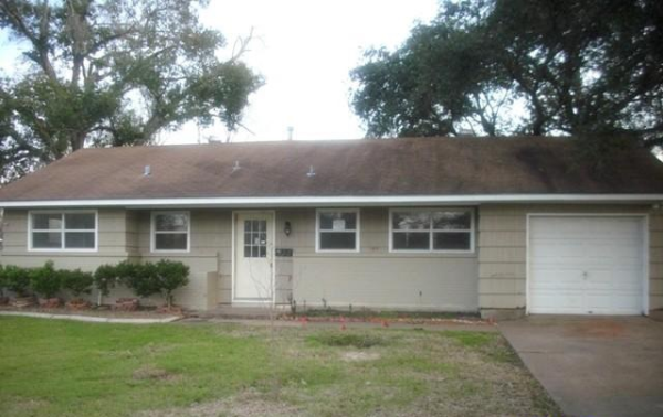 4107 Carter Creek Pkwy, Bryan, TX 77802 